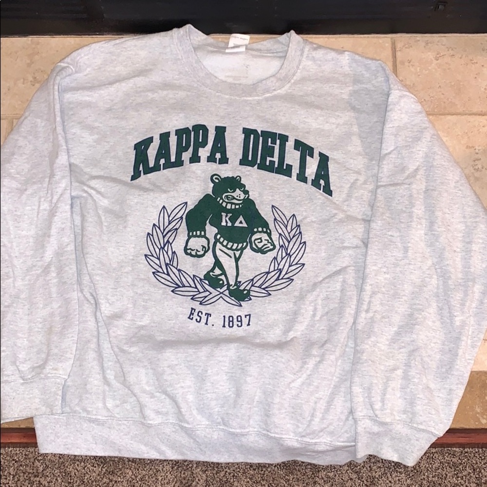 GRAY KAPPA DELTA BEAR SWEATSHIRT